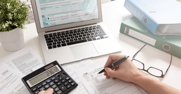 ¿Cuál es la diferencia entre auditor y contador?