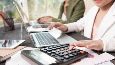 Cálculo de horas trabajadas con el control de asistencia digital