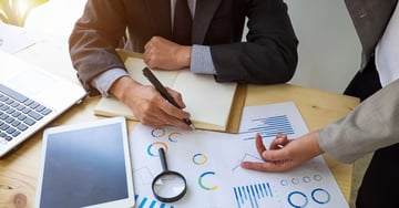 ¿Cómo calcular activos y pasivos en un balance general?