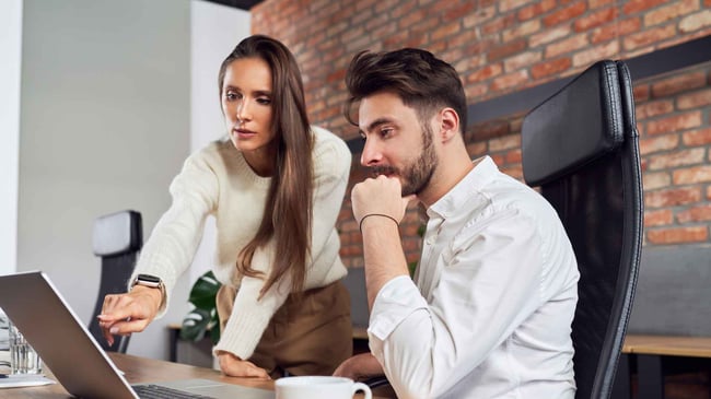 <span id="hs_cos_wrapper_name" class="hs_cos_wrapper hs_cos_wrapper_meta_field hs_cos_wrapper_type_text" style="" data-hs-cos-general-type="meta_field" data-hs-cos-type="text" >Onboarding: Guía completa para integrar nuevos empleados con éxito</span>