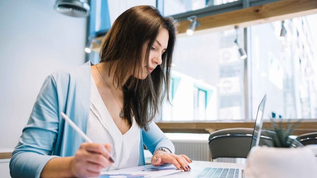 <span id="hs_cos_wrapper_name" class="hs_cos_wrapper hs_cos_wrapper_meta_field hs_cos_wrapper_type_text" style="" data-hs-cos-general-type="meta_field" data-hs-cos-type="text" >Renta corta vs Renta larga</span>