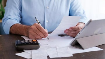 ¿Qué es una factura con IVA?
